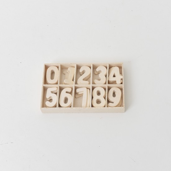 Numere de lemn in cutie, culoare natur, H 4 cm, B.S.P. / BP 019
