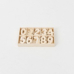 Numere de lemn in cutie, culoare natur, H 4 cm, B.S.P. / BP 019