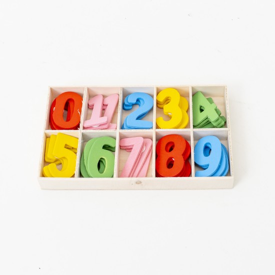 Numere de lemn in cutie, mix de culori, H 4 cm, B.S.P. / BP 020