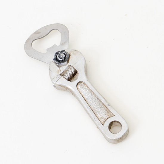 Set 12 magneti , model chei + desfacator suc/bere, H 11.5 cm, B.S.P. / CD 3482