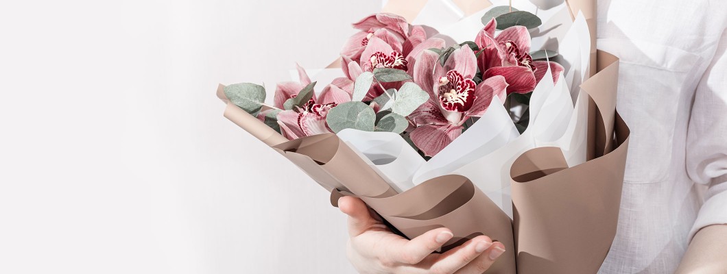 Hârtia de ambalare pentru flori: cum să alegi și să folosești corect